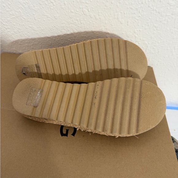 Del Mar Tan Platform Slide Sandal 
BEACH BY MATISSE - Picture 6 of 7